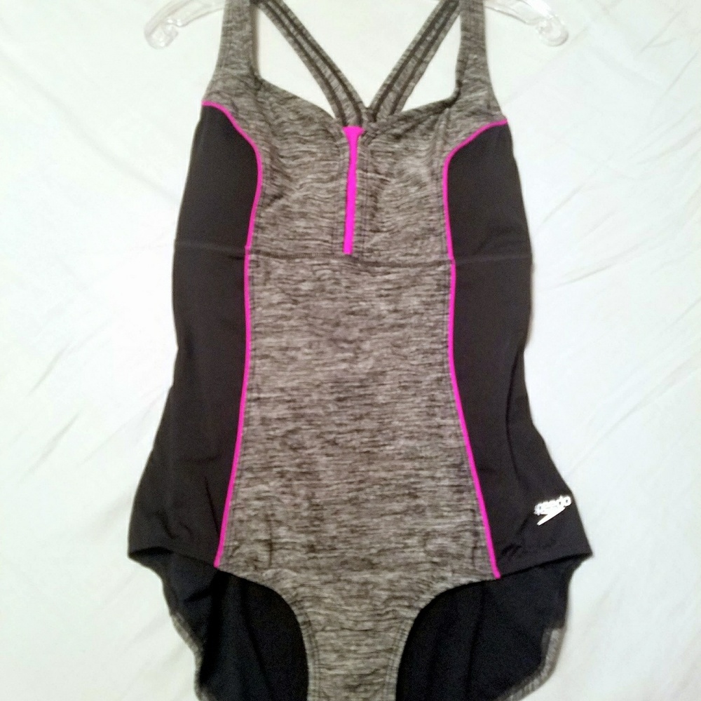 One-piece swim suite